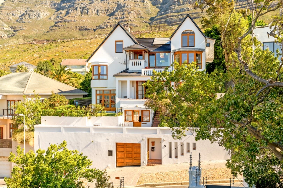 6 Bedroom Property for Sale in Oranjezicht Western Cape